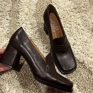 Brown leather new vintage heels